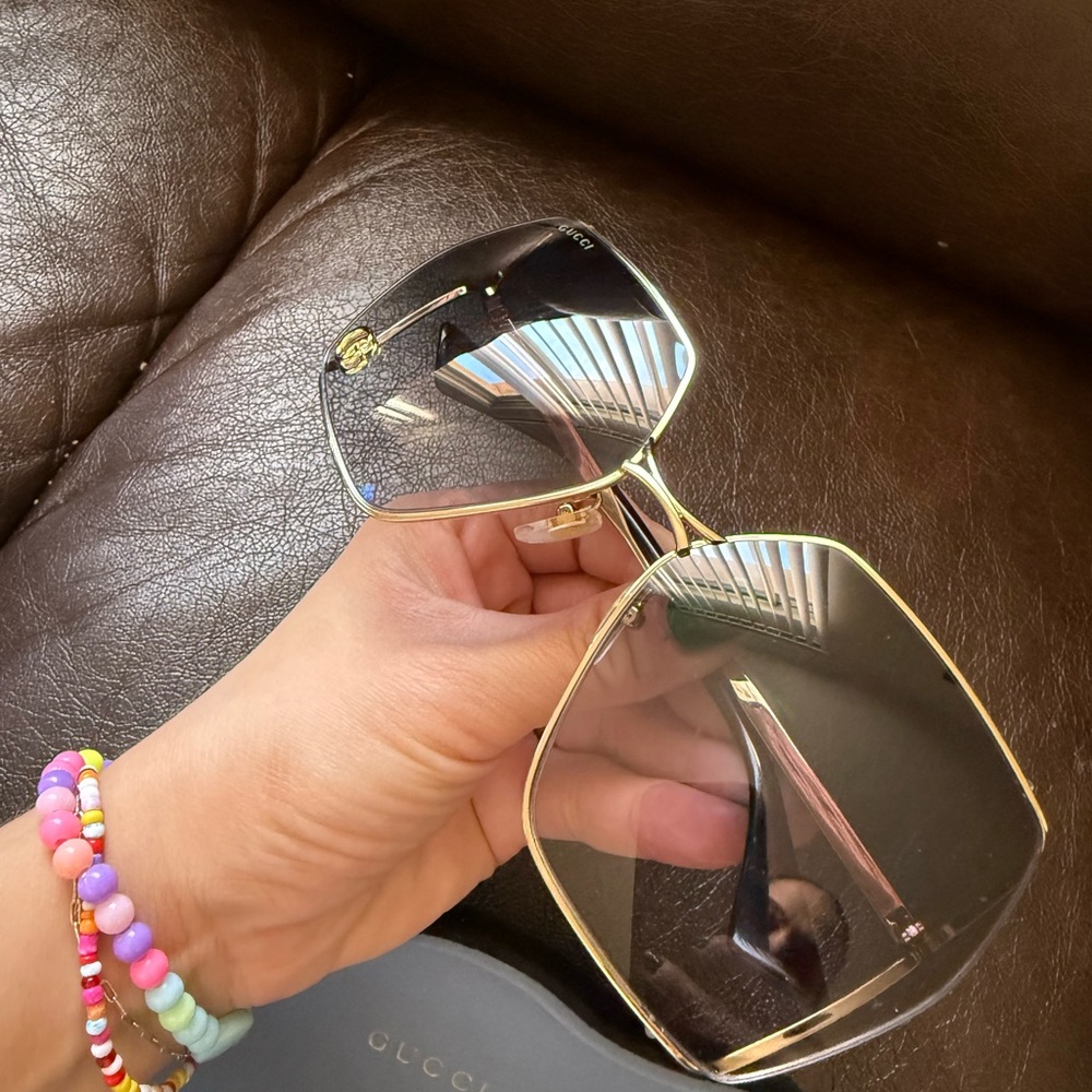 Gucci Women's Gold Frame Sunglasses - Picture 4 of 7